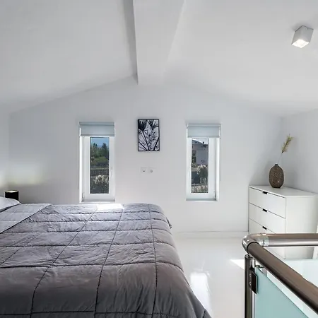 Asteria Pearl 2 With Rooftop Jacuzzi Βίλα Τιγκάκι