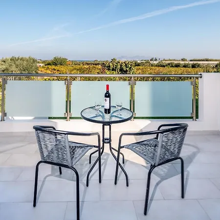 Asteria Pearl 2 With Rooftop Jacuzzi Τιγκάκι