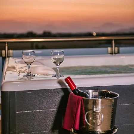 Asteria Pearl 2 With Rooftop Jacuzzi Tigaki