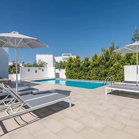 Villa Asteria Pearl 2 With Rooftop Jacuzzi