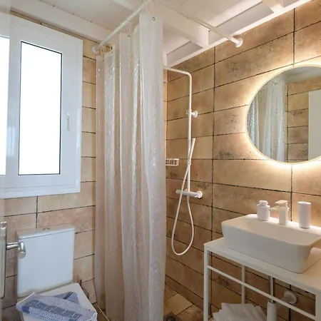 Asteria Pearl 2 With Rooftop Jacuzzi Τιγκάκι