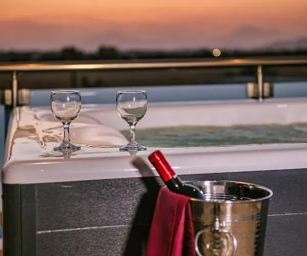 Asteria Pearl 2 With Rooftop Jacuzzi Tigaki
