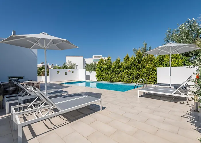 Villa Asteria Pearl 2 With Rooftop Jacuzzi