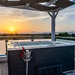 Willa Asteria Pearl 2 With Rooftop Jacuzzi