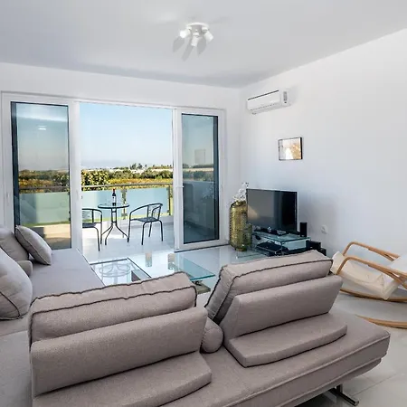 Villa Asteria Pearl 2 With Rooftop Jacuzzi *