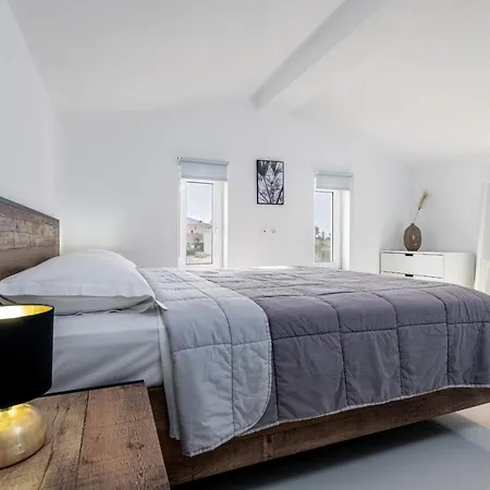 Asteria Pearl 2 With Rooftop Jacuzzi *