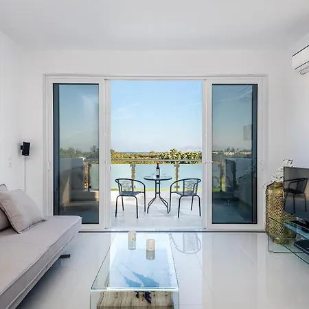 Villa Asteria Pearl 2 With Rooftop Jacuzzi