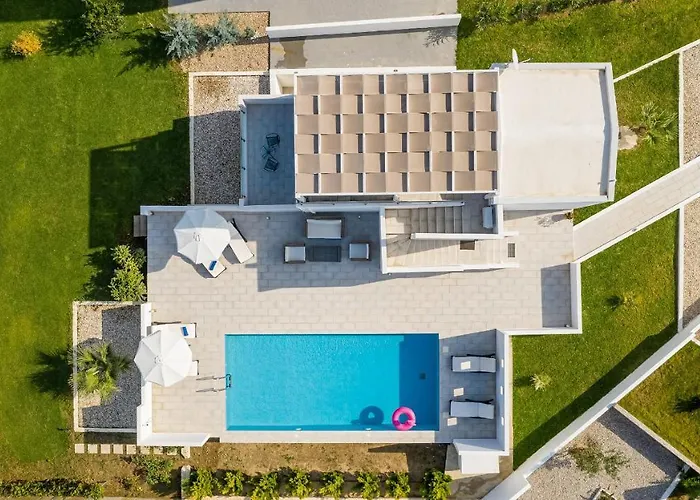 Asteria Pearl 2 With Rooftop Jacuzzi Villa