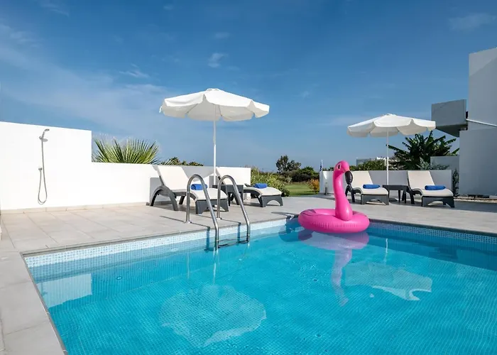 Villa Asteria Pearl 2 With Rooftop Jacuzzi