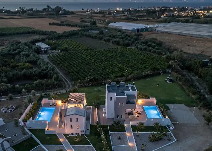 Villa Asteria Pearl 2 With Rooftop Jacuzzi